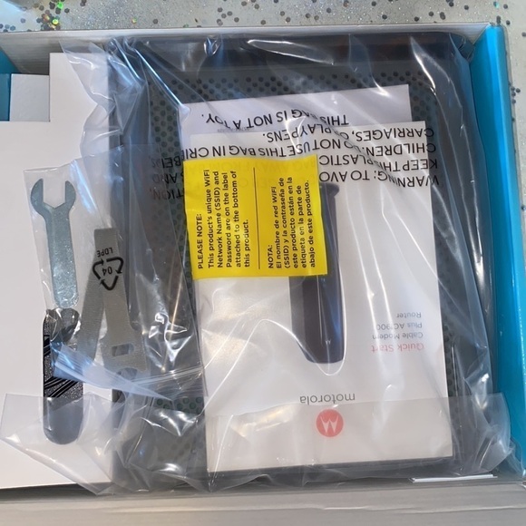 Motorola MG7550 Modem WiFi Router Combo with Power Boost for Up to 300 Mbps - Picture 3 of 4